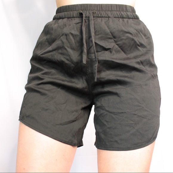 Lululemon green drawstring workout shorts size 6